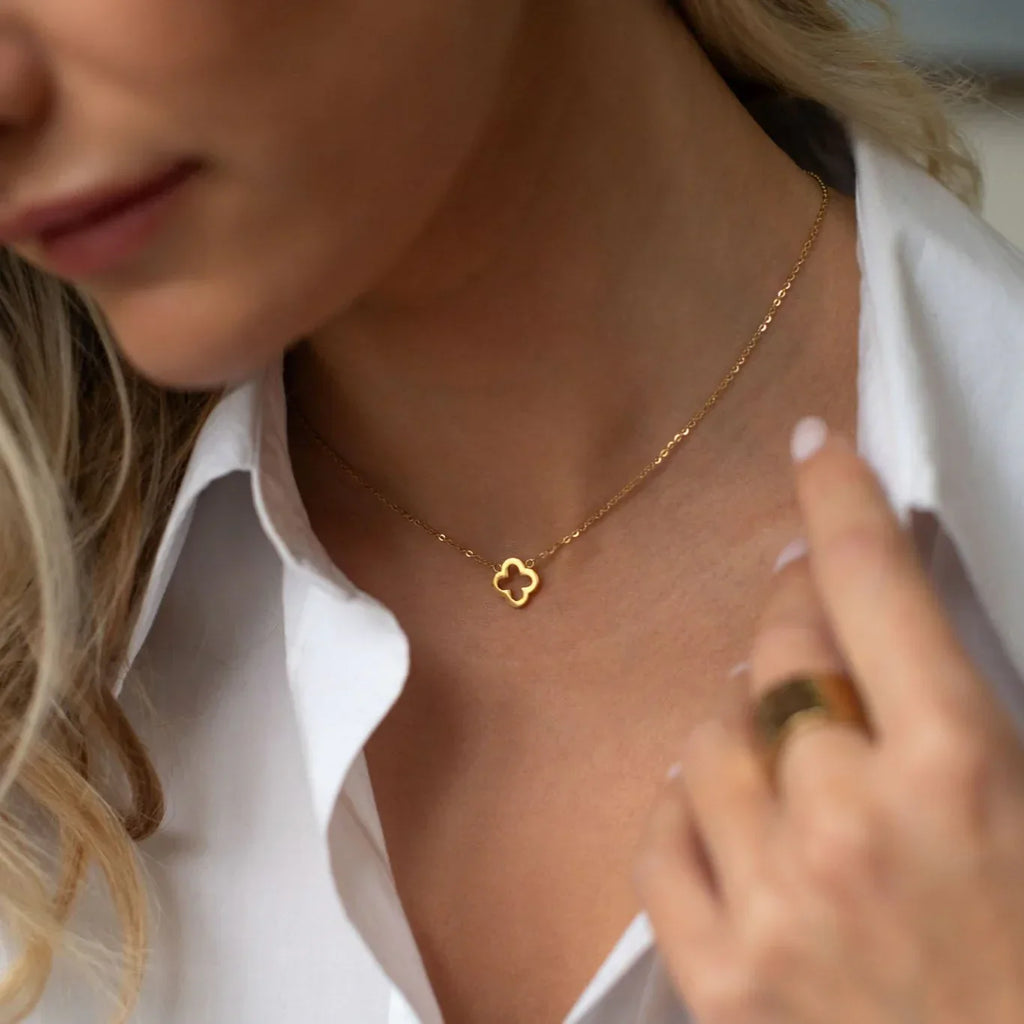 Luqro | Collier Pendentif Trèfle Doré Classique pour Femmes