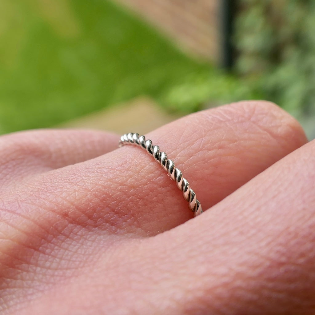 Luqro | Bague Empilable en Argent Sterling 2mm avec Corde Tordue